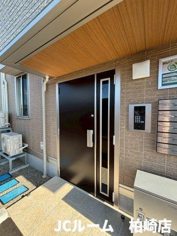 柏崎市三和町のアパートのエントランス