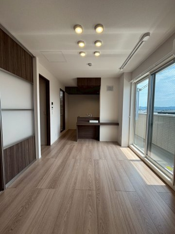 柏崎市三和町のアパートの居間・リビング