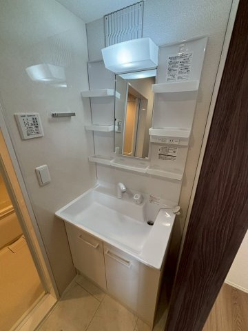 柏崎市三和町のアパートの独立洗面台