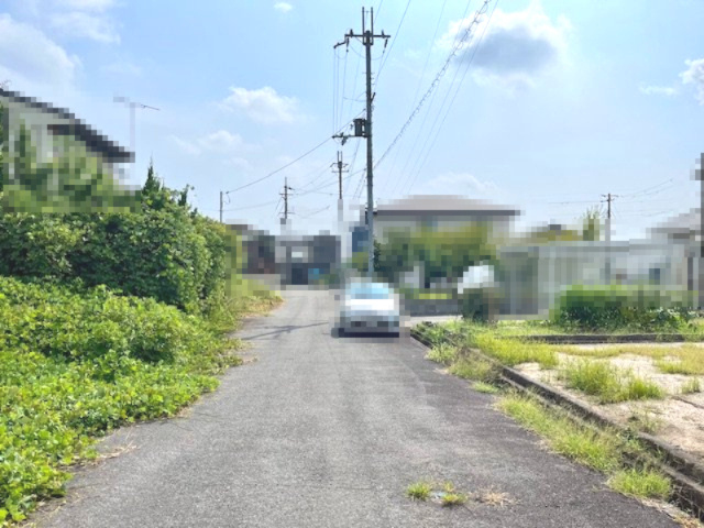 高島市新旭町新庄50坪売地の前面道路含む現地写真