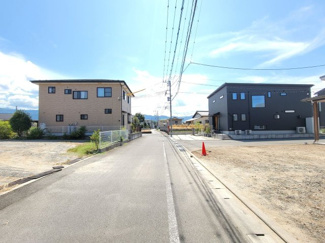 【前面道路含む現地写真】 | 東側道路