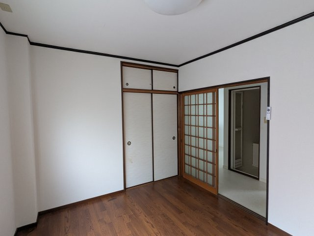 コーエイビルの洋室