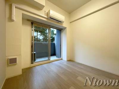 【居間・リビング】 | プレサンス葵デュリス | こちらの居間で趣味の時間をお楽しみください