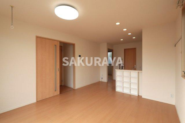 プラムツリーの居間・リビング|2025年10月撮影