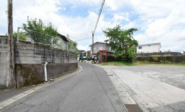 【前面道路含む現地写真】