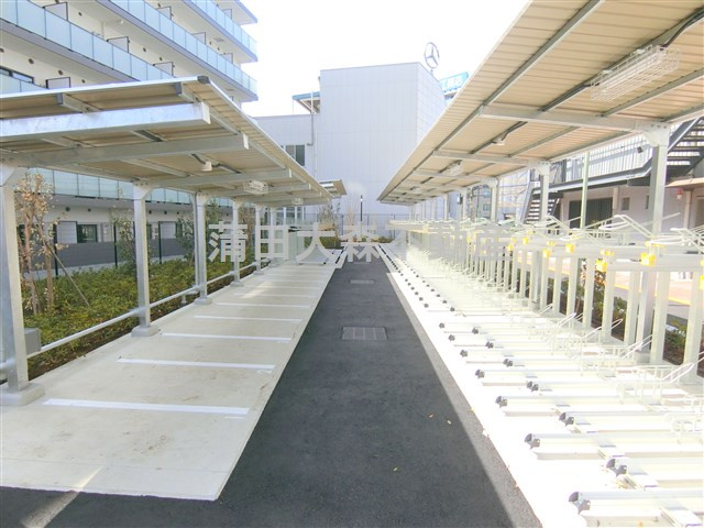 パークアクシス東蒲田 のその他共用部分|屋根付きラック式の駐輪場
