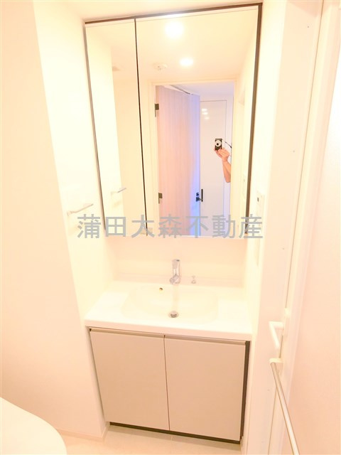 パークアクシス東蒲田 の洗面所|洗面脱衣所　2面鏡の独立洗面台