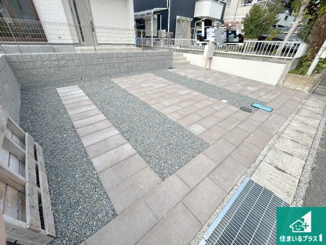 三田市つつじが丘南　新築一戸建ての駐車場|駐車スペース！散水栓があるので、こまめに愛車を洗えます！