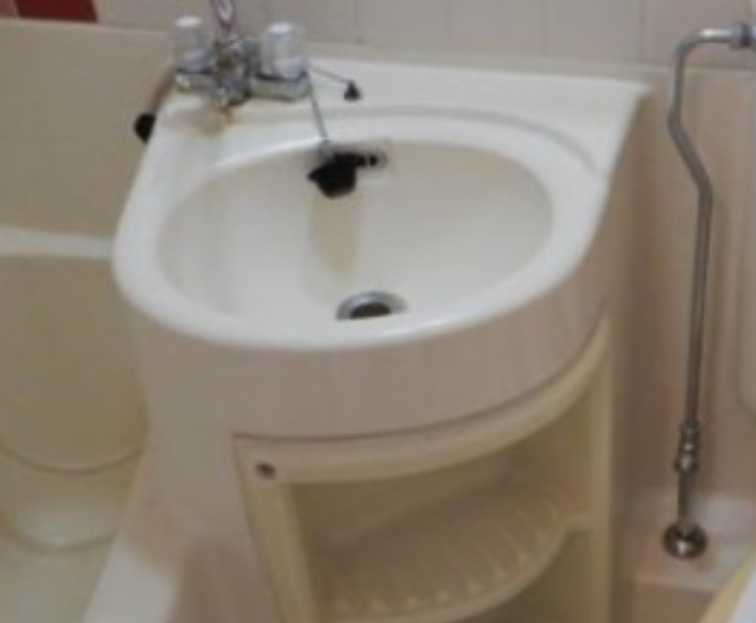 トップ三軒茶屋第５　分譲賃貸　TVドアホン　システムキッチンの洗面所