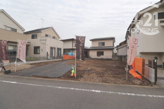 【前面道路含む現地写真】 | 学区域の中学校まで徒歩約10分！