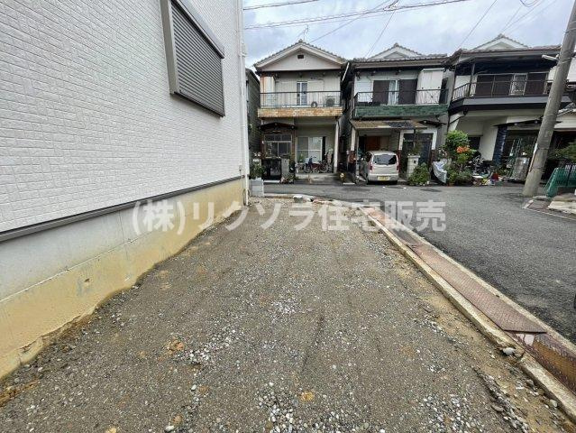 国松町　新築一戸建ての駐車場|2台駐車可
■物件内覧・資金計画相談・住宅ローン相談、リフォーム相談、お問合せ受付中■
※当日・翌日のご内覧、ご相談はお電話でのお問合せがスムーズです！