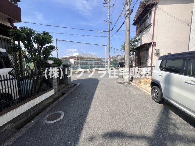 国松町　新築一戸建ての前面道路含む現地写真|■物件内覧・資金計画相談・住宅ローン相談、リフォーム相談、お問合せ受付中■
※当日・翌日のご内覧、ご相談はお電話でのお問合せがスムーズです！