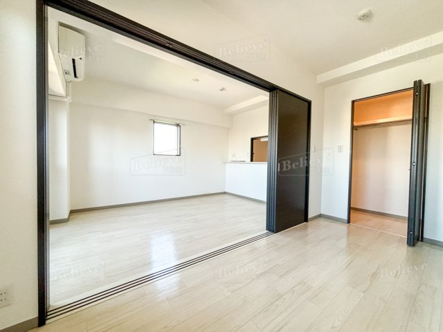 イーハトーブ櫛原の居間・リビング|クローゼット付の洋室です☆