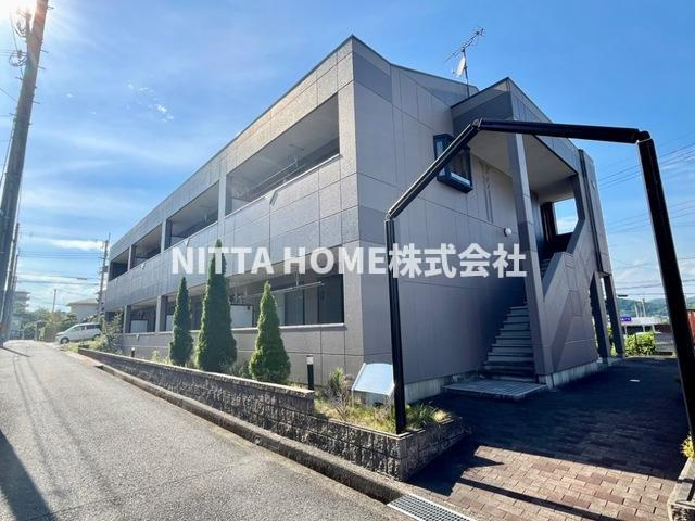 ベルメゾンのエントランス|鉄骨造の建物です◆