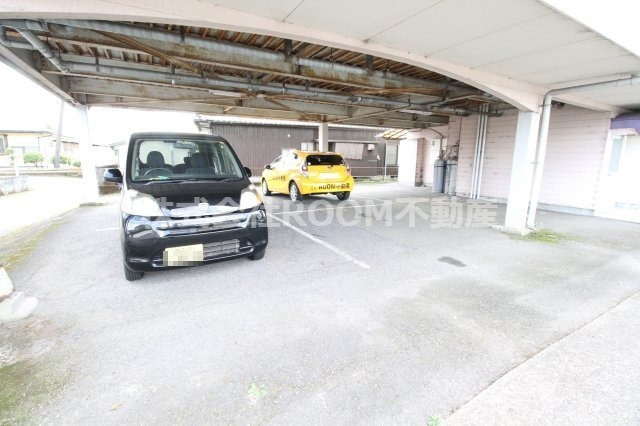 カントリーハイツの駐車場|駐車場完備です