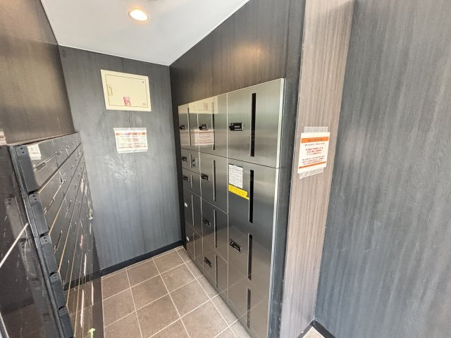 ネットショッピングに必須の宅配ボックス★