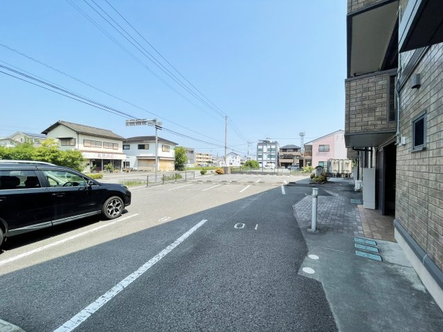 リヴェール北島の駐車場