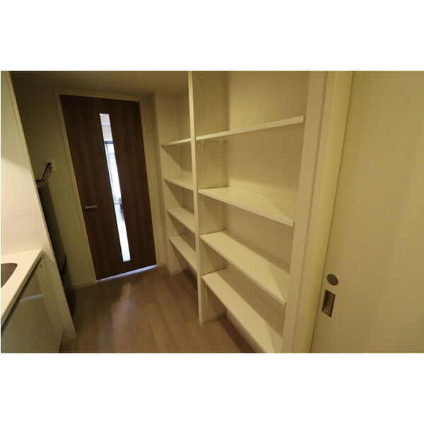 コンフォリア江坂の収納