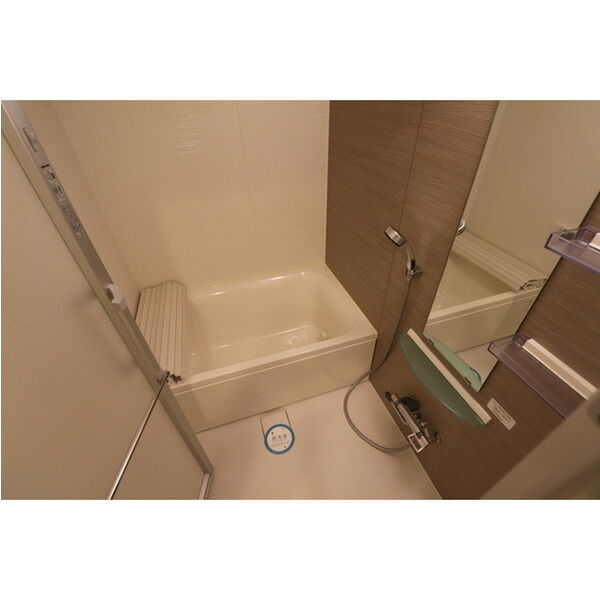 コンフォリア江坂の浴室