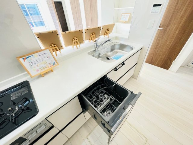 岡崎市美合町北屋敷　新築分譲住宅　全3棟　3号棟のキッチン|食器洗い乾燥機もついていて家事の時短になります♪