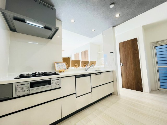 岡崎市美合町北屋敷　新築分譲住宅　全3棟　3号棟のキッチン|使い勝手の良いシステムキッチン。