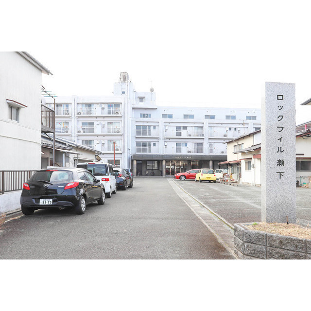 ロックフィル瀬下の駐車場|駐車場に車を止められます
