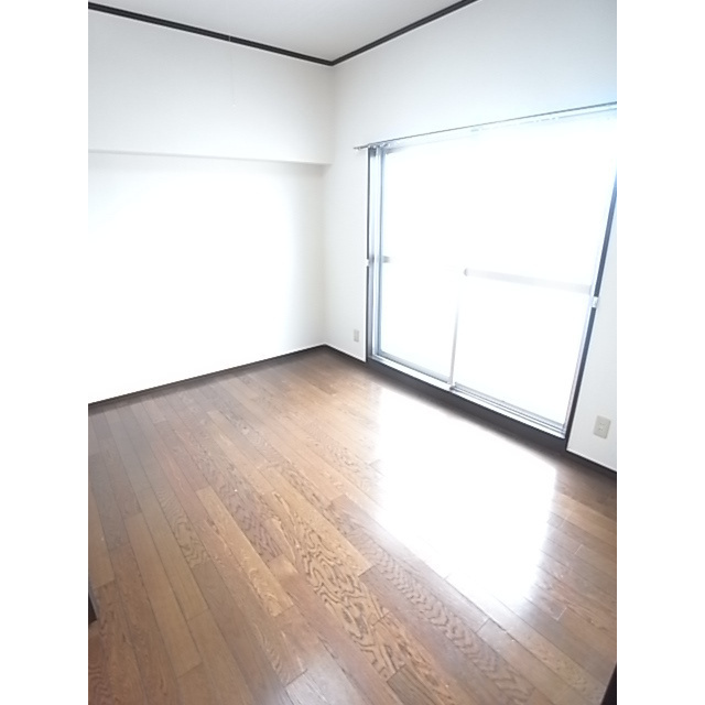 ロックフィル瀬下の内装|明るい室内です