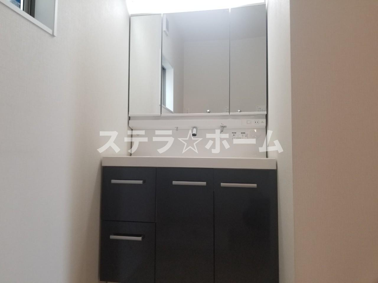 三津屋中2  中古戸建の独立洗面台|独立洗面台あり、毎朝おしゃれに忙しい女性の方におすすめです