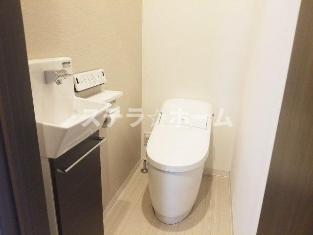 三津屋中2  中古戸建のトイレ|落ち着いたトイレです