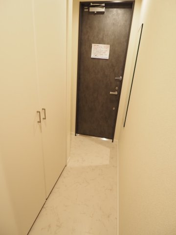 【玄関】 | オカバ世田谷深沢ヘーベルメゾン | 玄関ライトは人感センサー搭載で自動的に点灯します♪