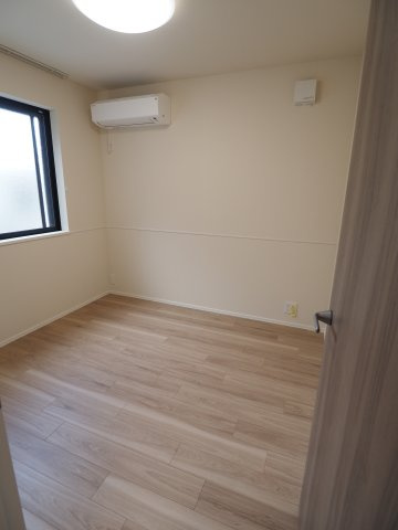 【居間・リビング】 | オカバ世田谷深沢ヘーベルメゾン | 各居室、腰高に仕切りをもたせて猫さんのうっかり爪とぎに対応してます