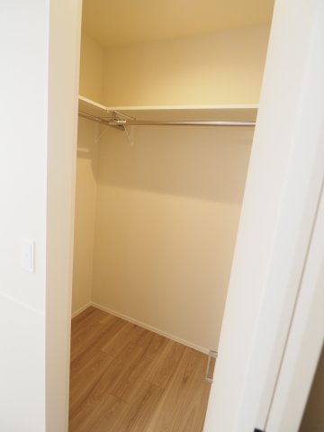 【収納】 | オカバ世田谷深沢ヘーベルメゾン | 衣類だけでなくいろんな物をしまえるウォークインクローゼット