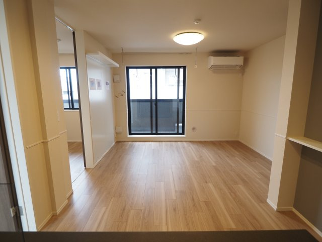 【居間・リビング】 | オカバ世田谷深沢ヘーベルメゾン | 開口がワイドで明るい設計のリビングでぽかぽか過ごせます♪