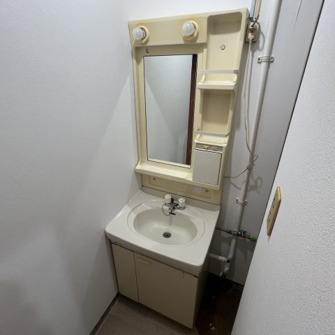 室蘭市御崎町２丁目1-20戸建の洗面所