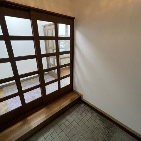 室蘭市御崎町２丁目1-20戸建の玄関