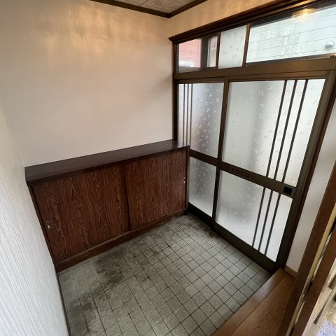 室蘭市御崎町２丁目1-20戸建の玄関