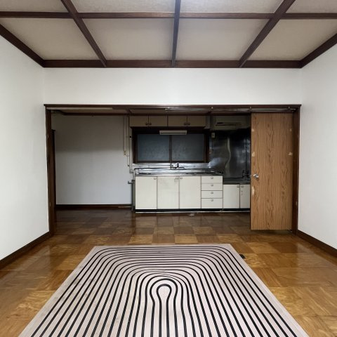 室蘭市御崎町２丁目1-20戸建の居間・リビング