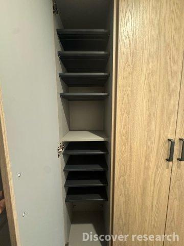 レーベンハイム東伏見Ⅰの収納|【シューズボックス】
縦長タイプのシューズボックス。棚が多く省スペースながら収納力があり、靴や小物もまとめて整理できます。