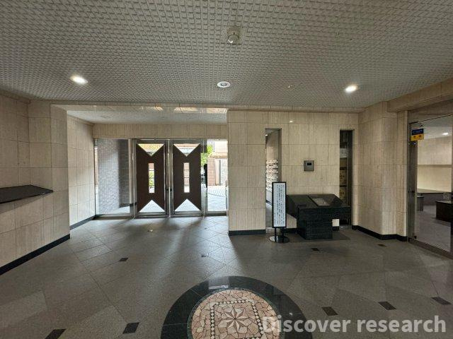 レーベンハイム東伏見Ⅰのエントランス|【エントランス】
高級感あふれるエントランス。広々とした空間と安心のオートロック設備で、住まう方をやさしく迎えます。