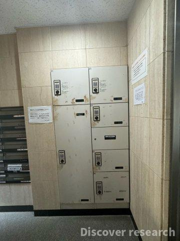 レーベンハイム東伏見Ⅰの設備|【宅配ボックス】
不在時でも荷物を受け取れる宅配ボックス完備。忙しい方も安心して便利に利用できます。