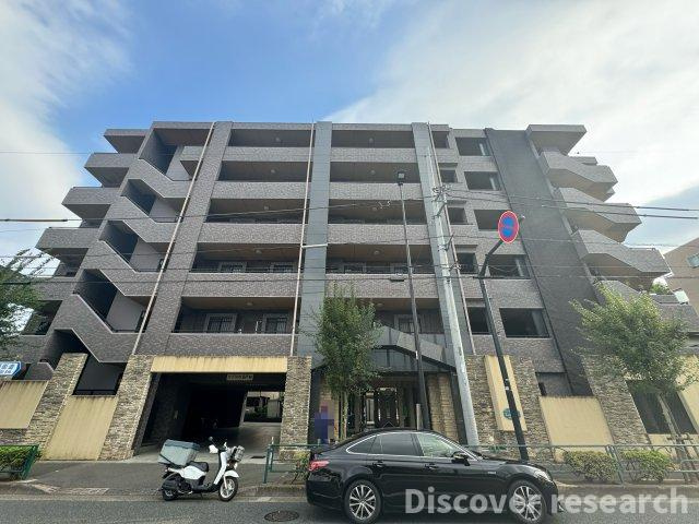 レーベンハイム東伏見Ⅰの外観|【外観】
重厚感のある外観が特徴のマンション。駅や生活施設にも近く、暮らしやすい住環境が整っています。