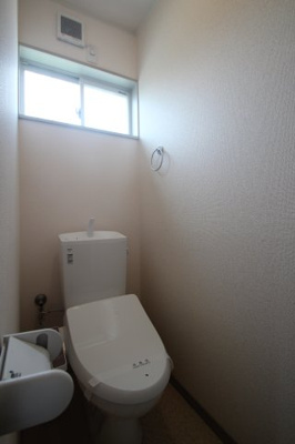 【トイレ】 | 飯島コーポ８ | 温水洗浄便座です