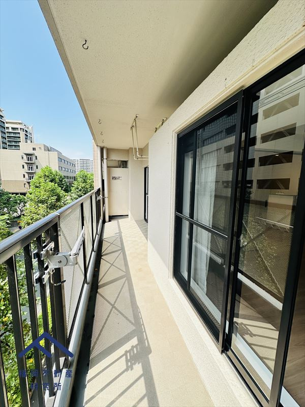 アーベインルネス大手町のバルコニー