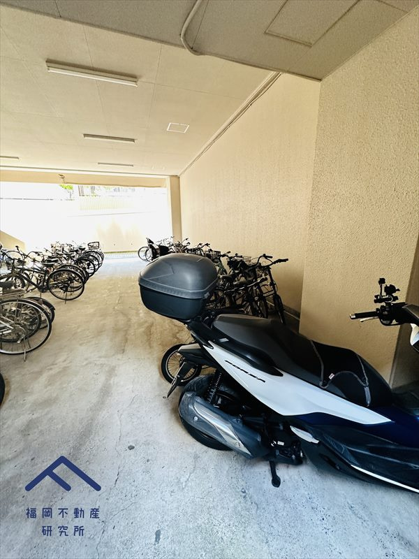 アーベインルネス大手町の駐車場