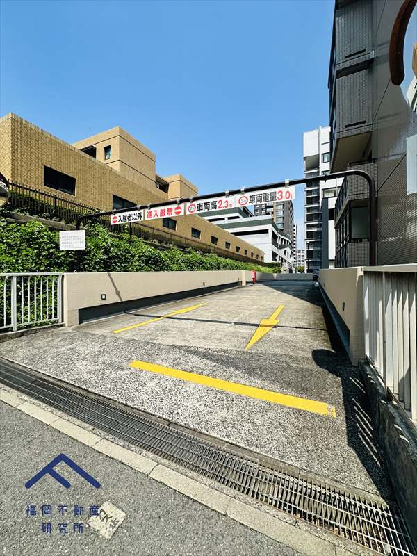 アーベインルネス大手町の駐車場