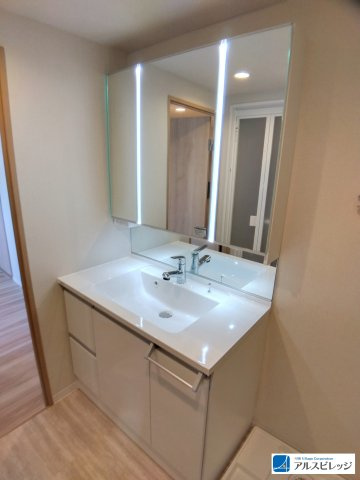 東武鶴瀬西口サンライトマンションの独立洗面台|ゆとりの洗面スペースで朝の身支度もスムーズに