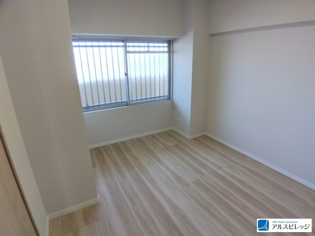 東武鶴瀬西口サンライトマンションの洋室
