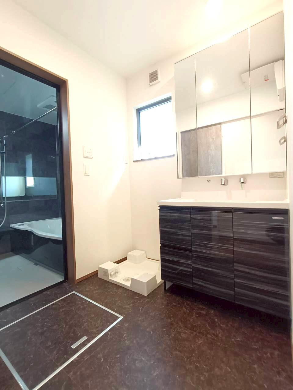 三郷市　彦成2丁目　　中古戸建の洗面所|スペースが確保できる洗面所です