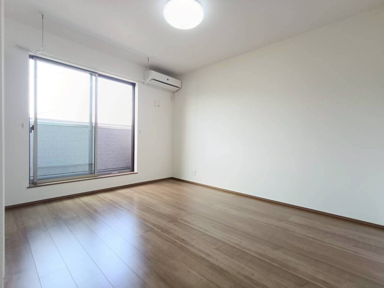 三郷市　彦成2丁目　　中古戸建の洋室|個人の部屋や寝室として使える洋室です