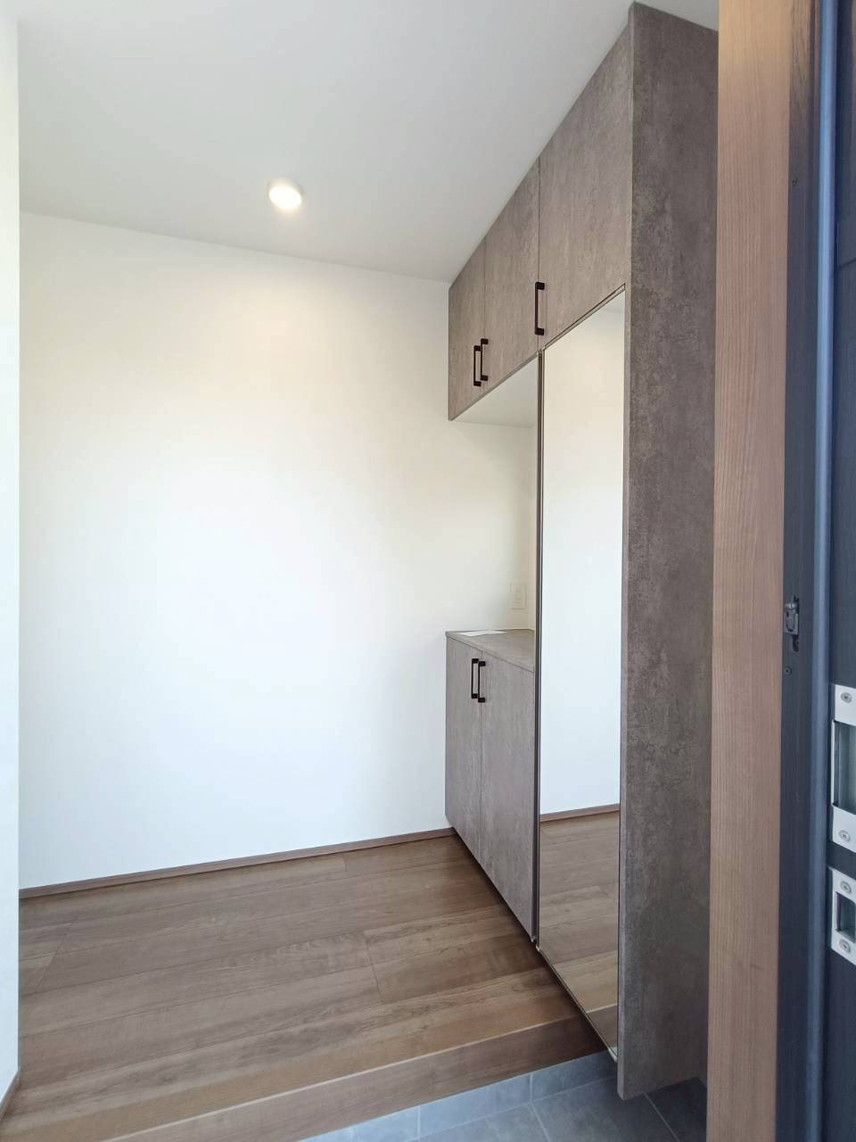 三郷市　彦成2丁目　　中古戸建の玄関|玄関です